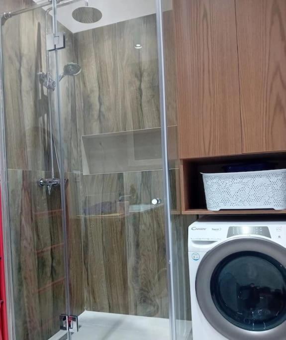 Tirana Road Blloku Area Apartment ภายนอก รูปภาพ