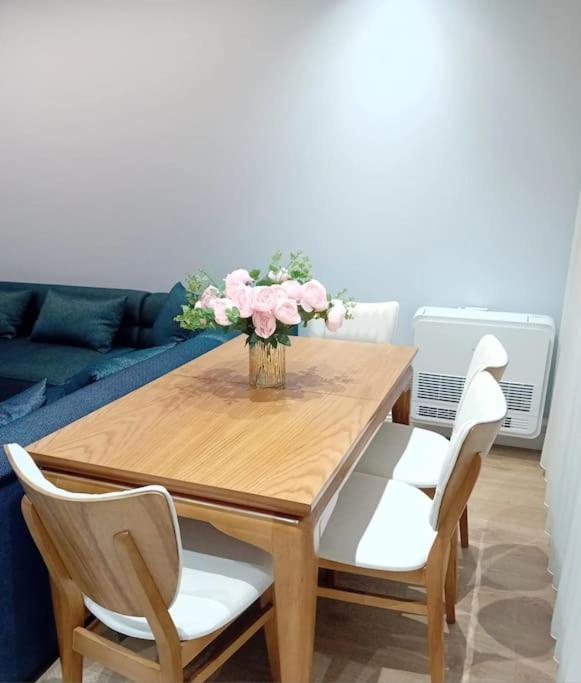 Tirana Road Blloku Area Apartment ภายนอก รูปภาพ