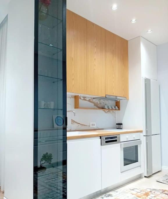 Tirana Road Blloku Area Apartment ภายนอก รูปภาพ
