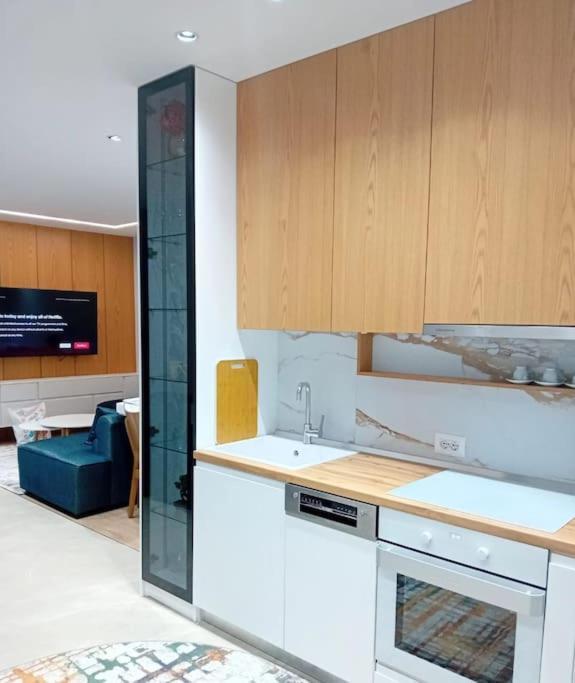 Tirana Road Blloku Area Apartment ภายนอก รูปภาพ