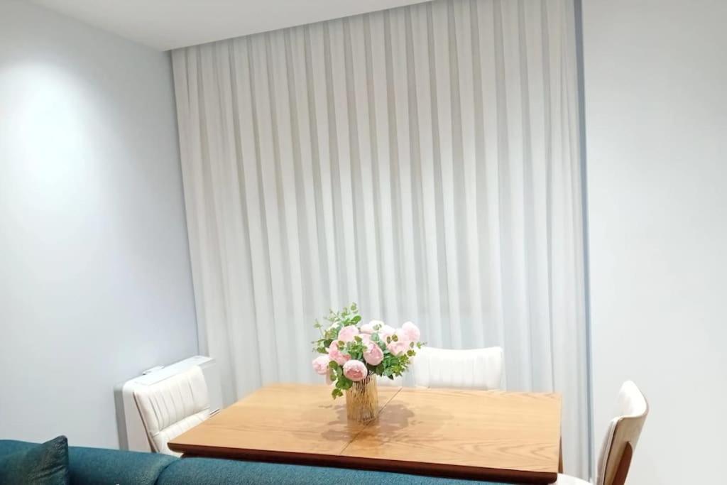Tirana Road Blloku Area Apartment ภายนอก รูปภาพ