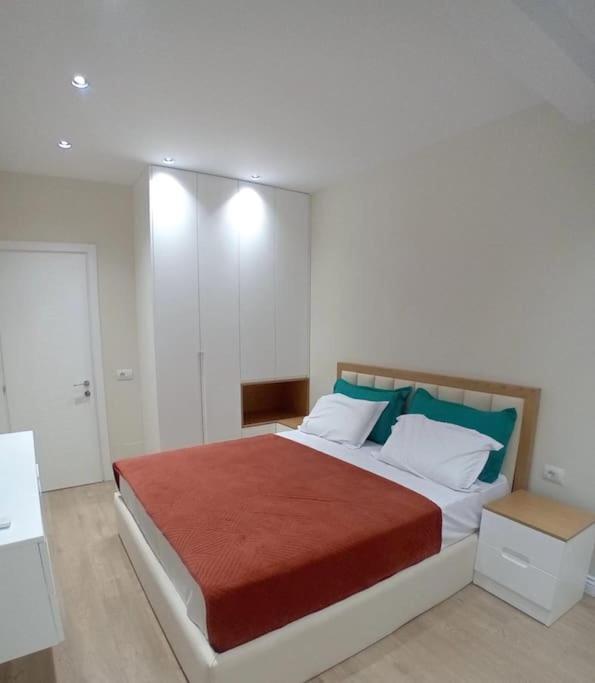 Tirana Road Blloku Area Apartment ภายนอก รูปภาพ